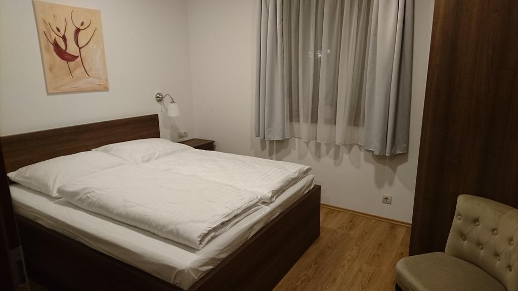 Corner Vendeghaz Hotel Veszprem Ngoại thất bức ảnh